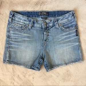 EUC Silver Jeans Tuesday Sz 30